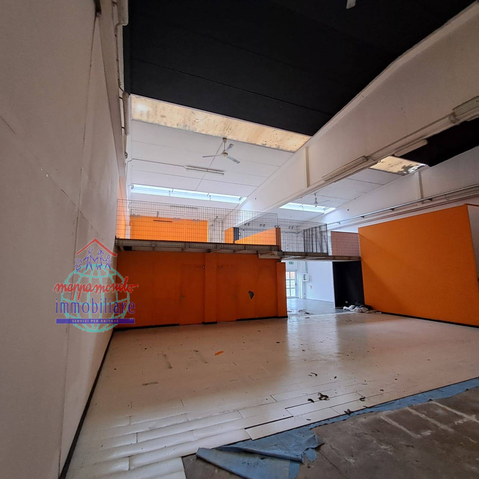 Capannone in affitto a Terre del Reno