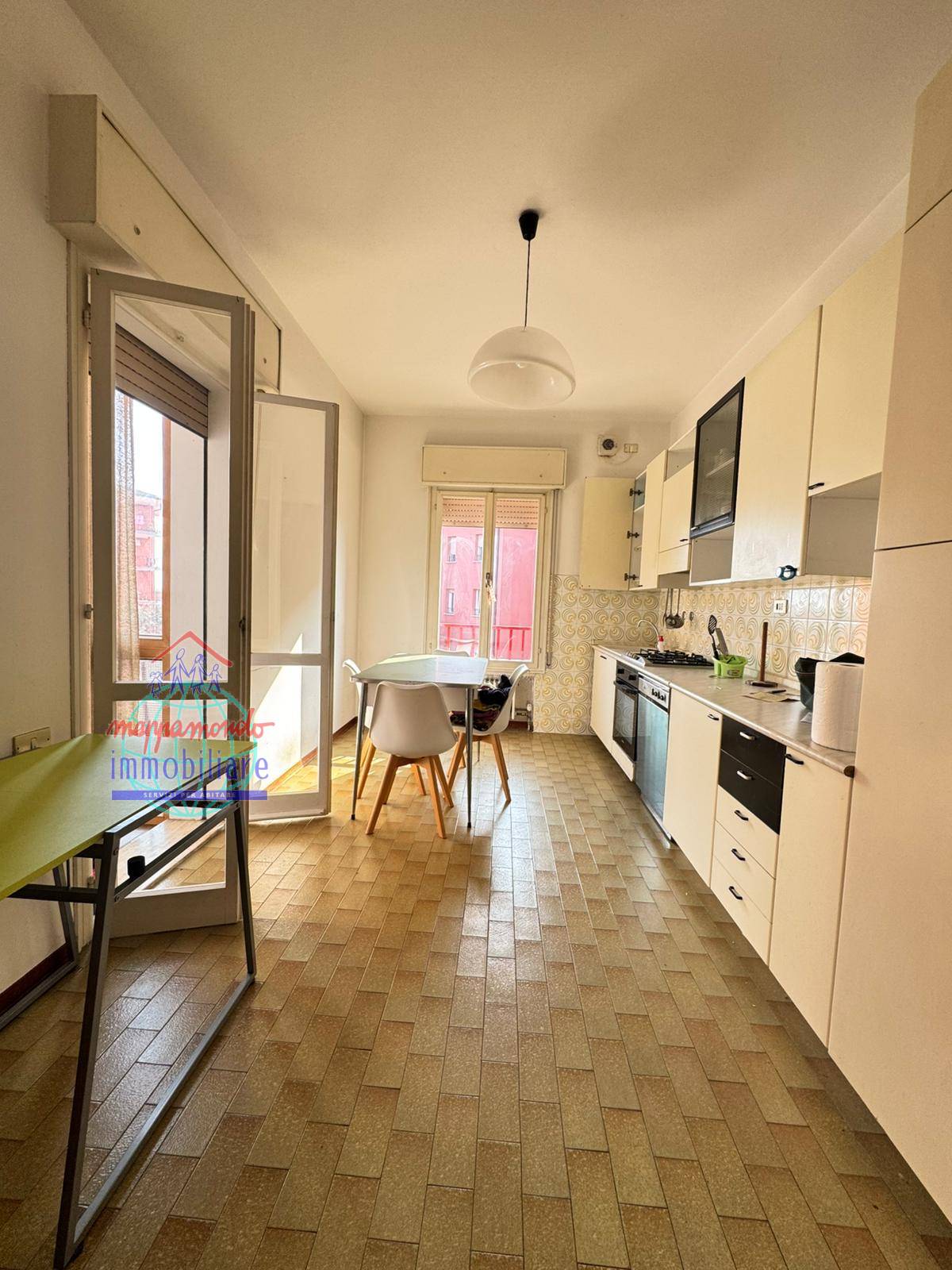 Appartamento in vendita a Cento, Cento