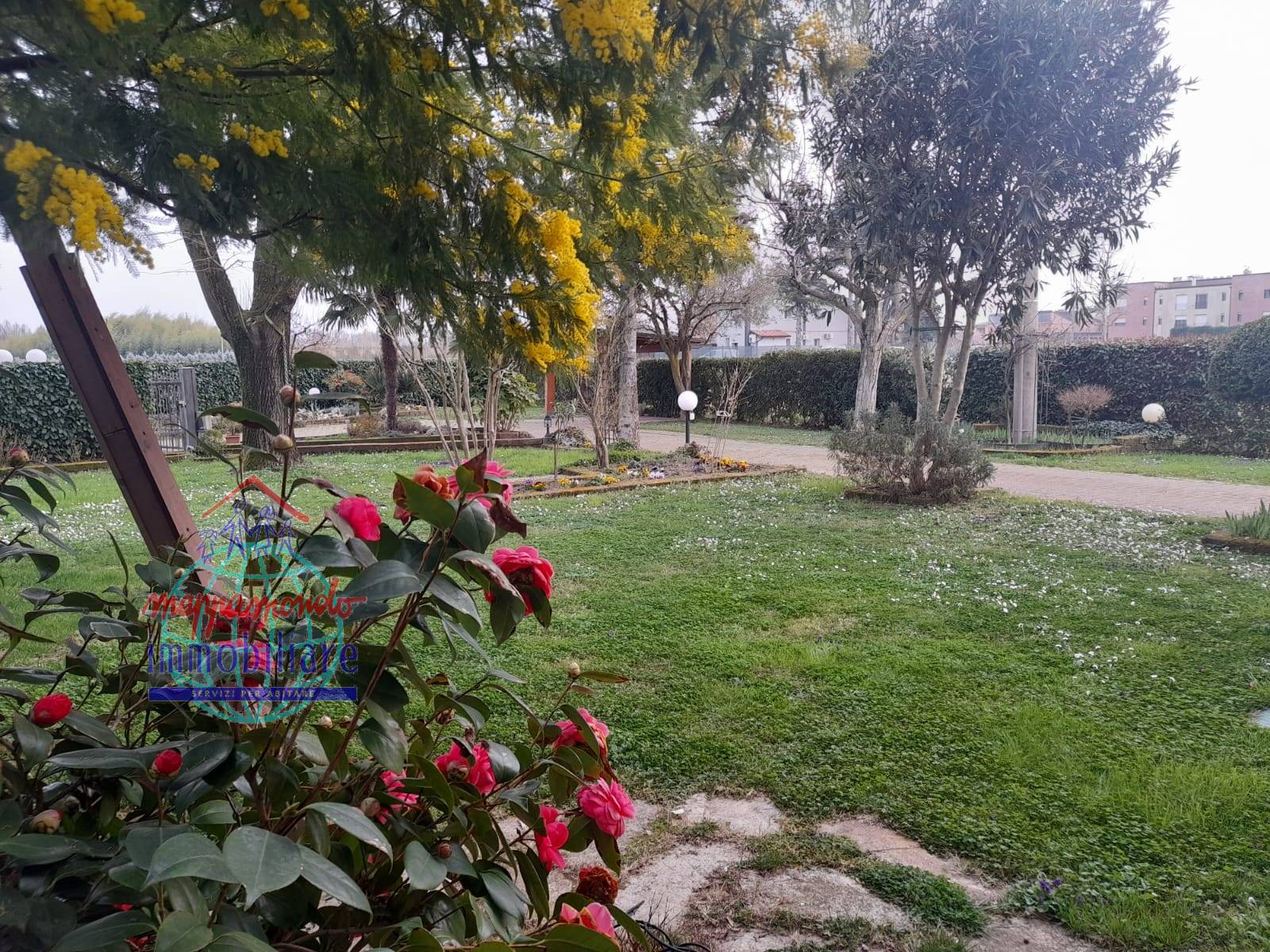 Bi-Tri-Quadrifamiliare in vendita a Calderara di Reno