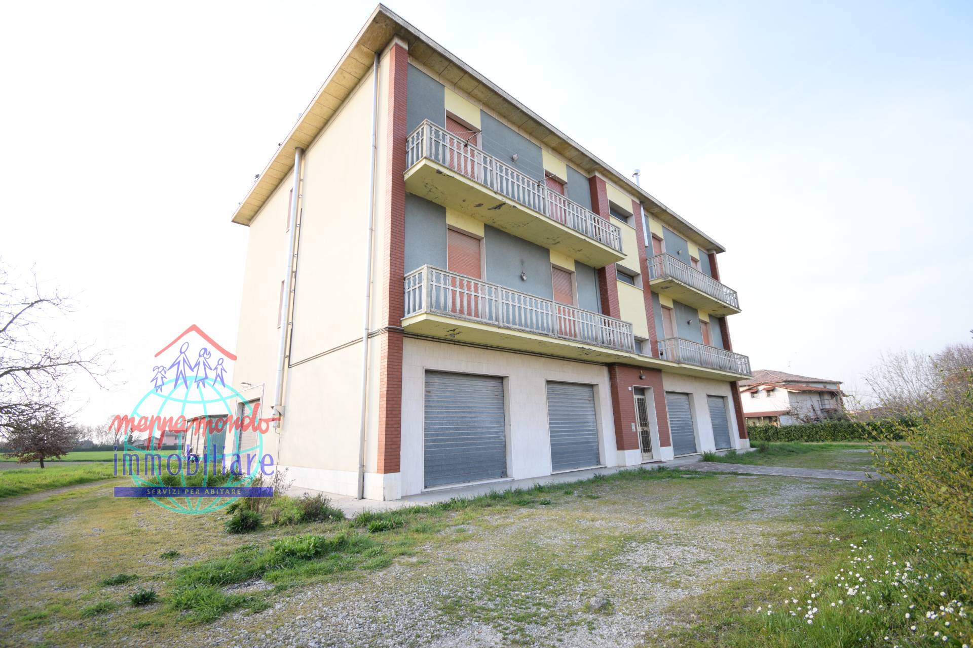 Appartamento in vendita a Cento, XII Morelli