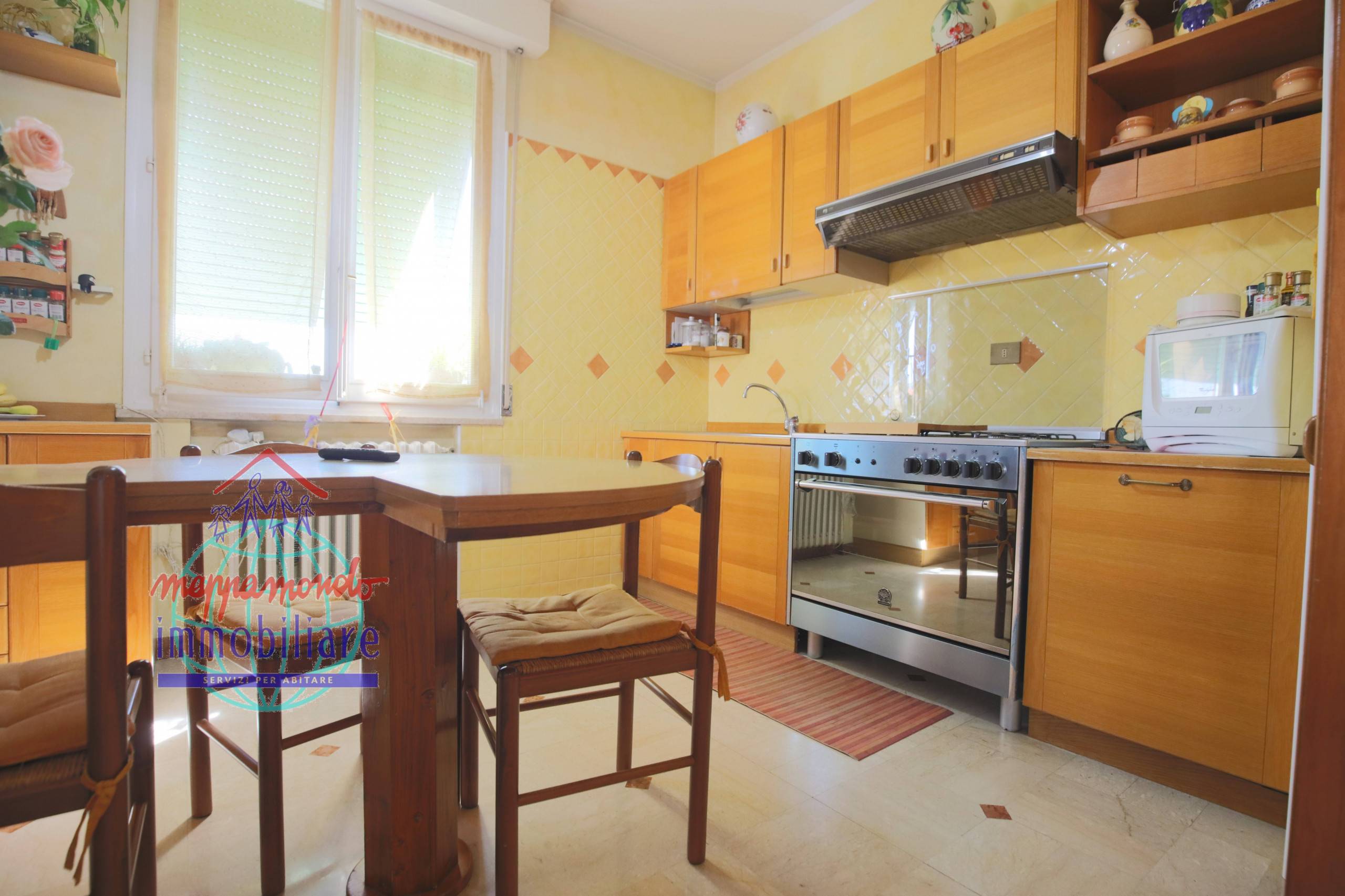 Appartamento in vendita a Cento, Cento