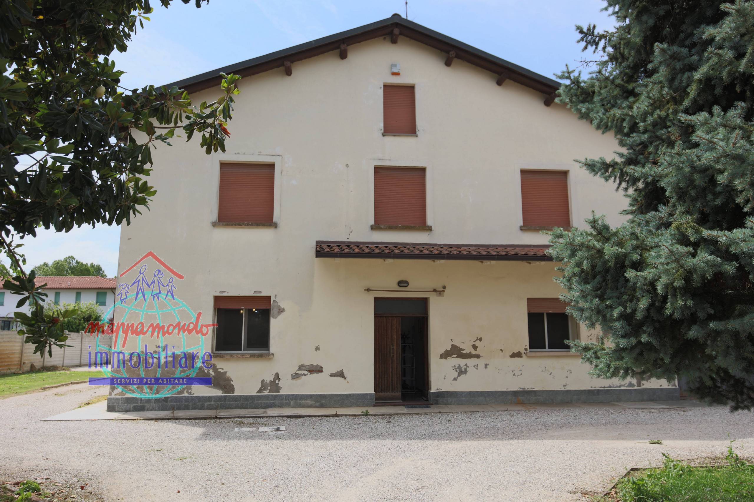 Bi-Tri-Quadrifamiliare in vendita a Cento, Cento