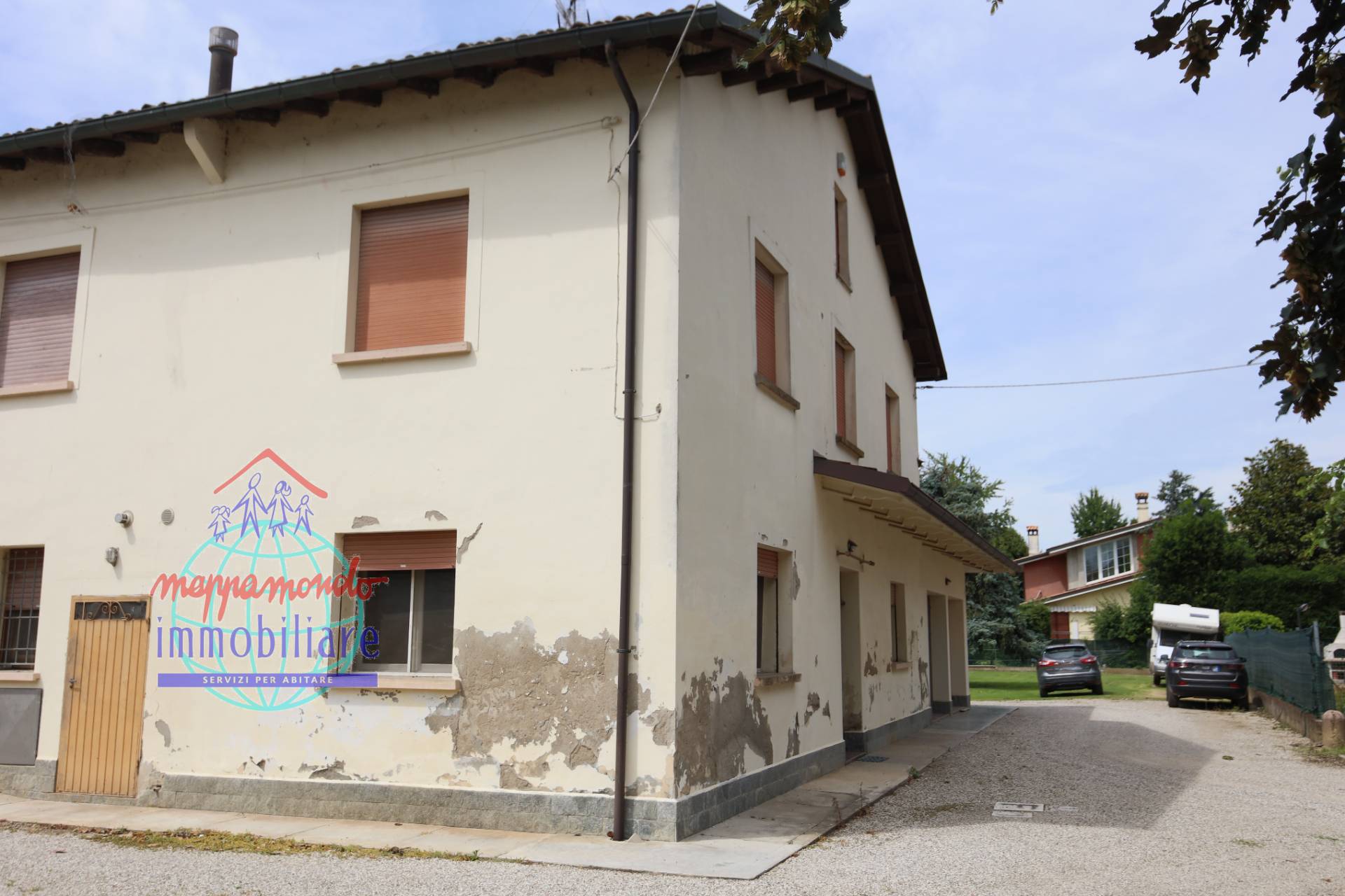 Bi-Tri-Quadrifamiliare in vendita a Cento, Cento
