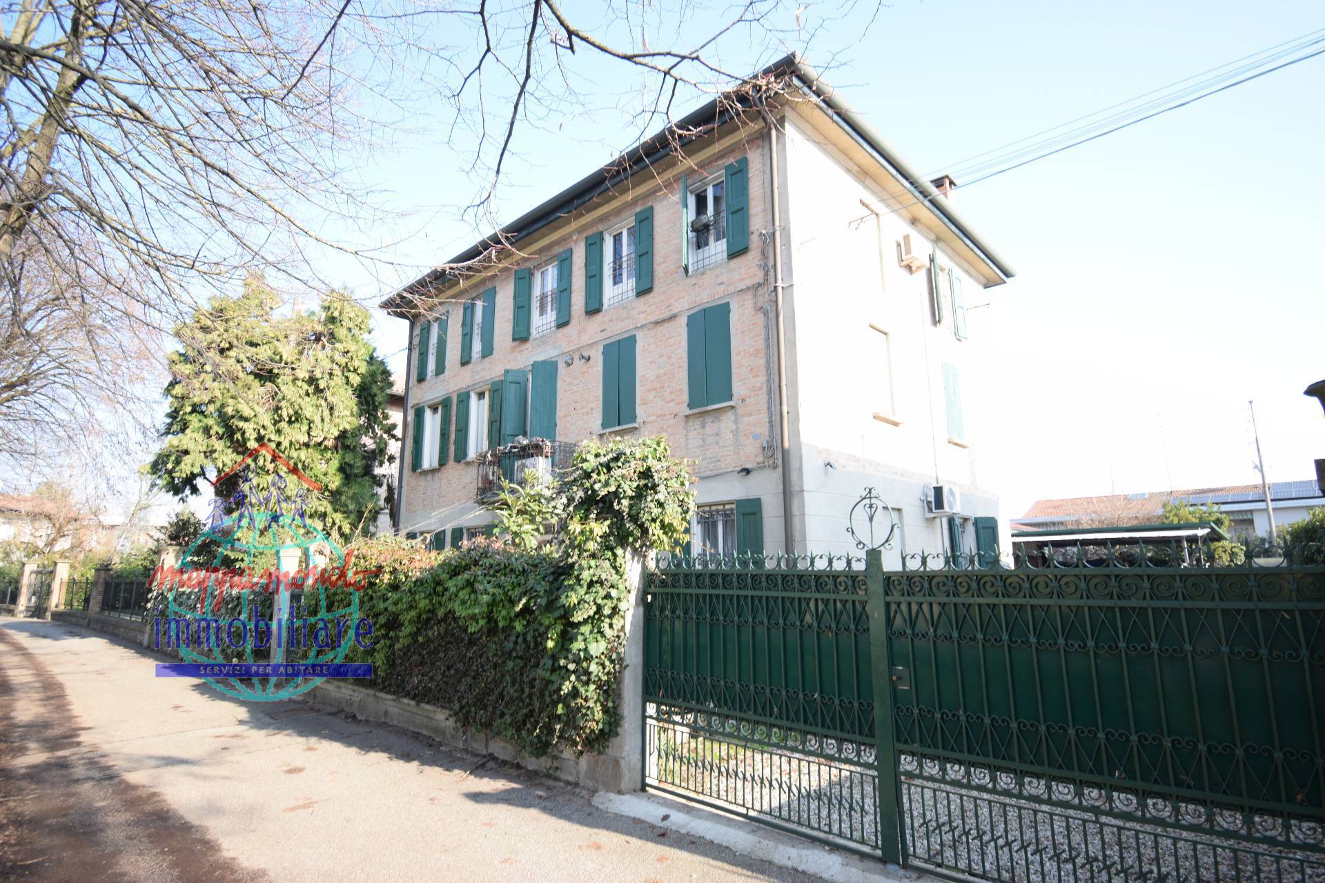 Villa in vendita a Cento, Cento
