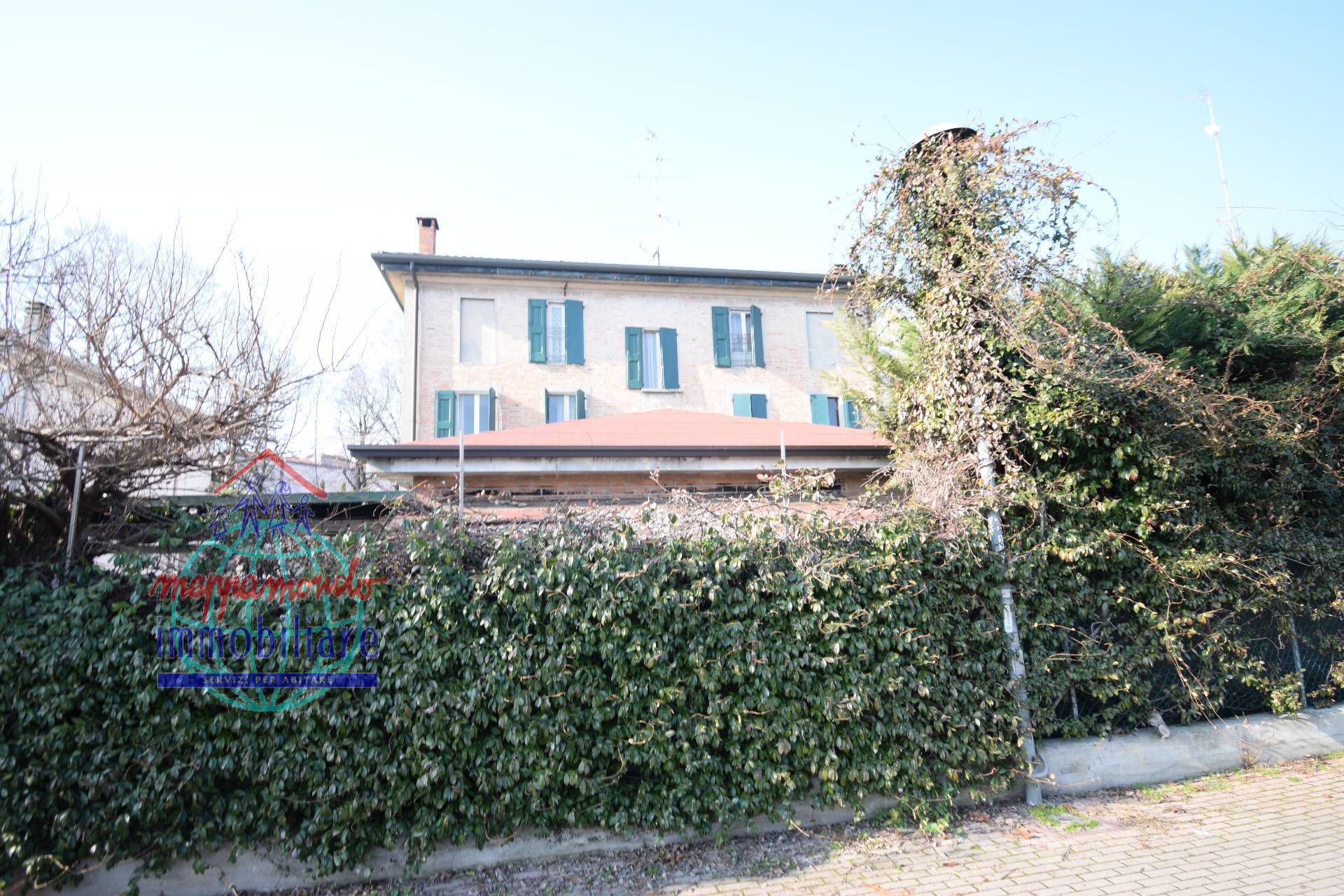 Villa in vendita a Cento, Cento