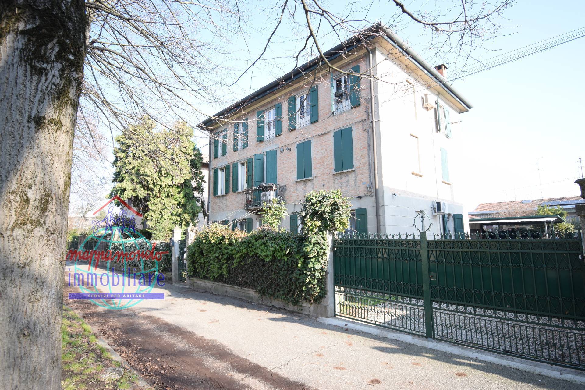Villa in vendita a Cento, Cento