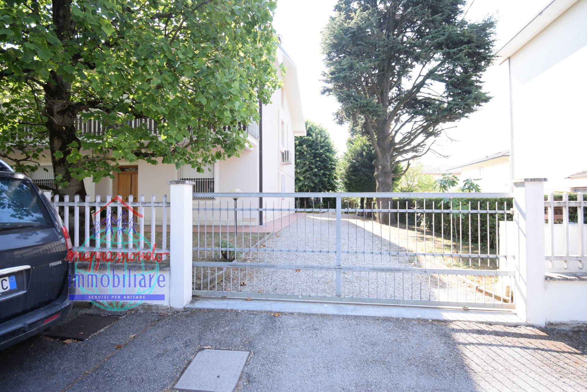 Bi-Tri-Quadrifamiliare in affitto a Cento, Corporeno