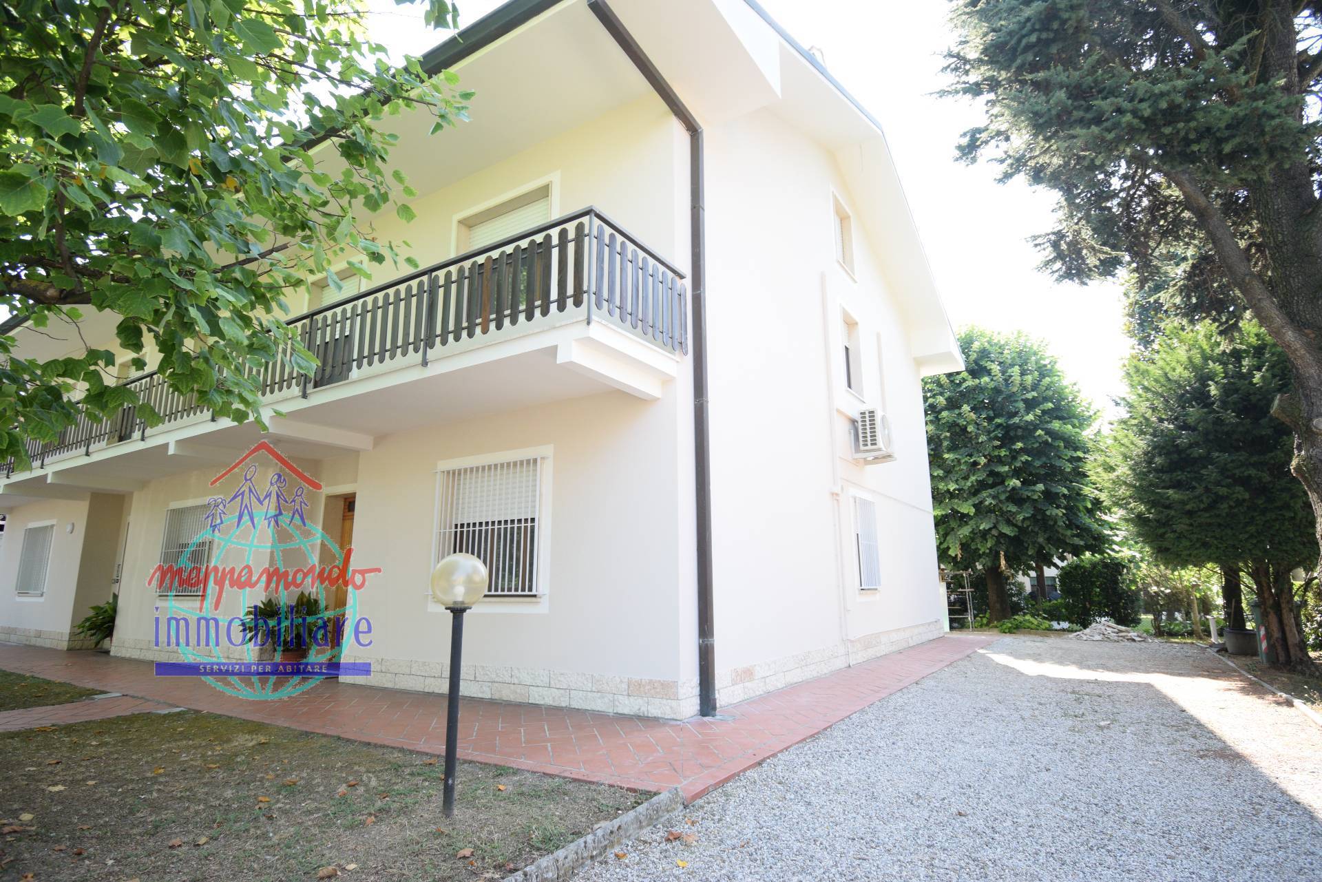 Bi-Tri-Quadrifamiliare in affitto a Cento, Corporeno