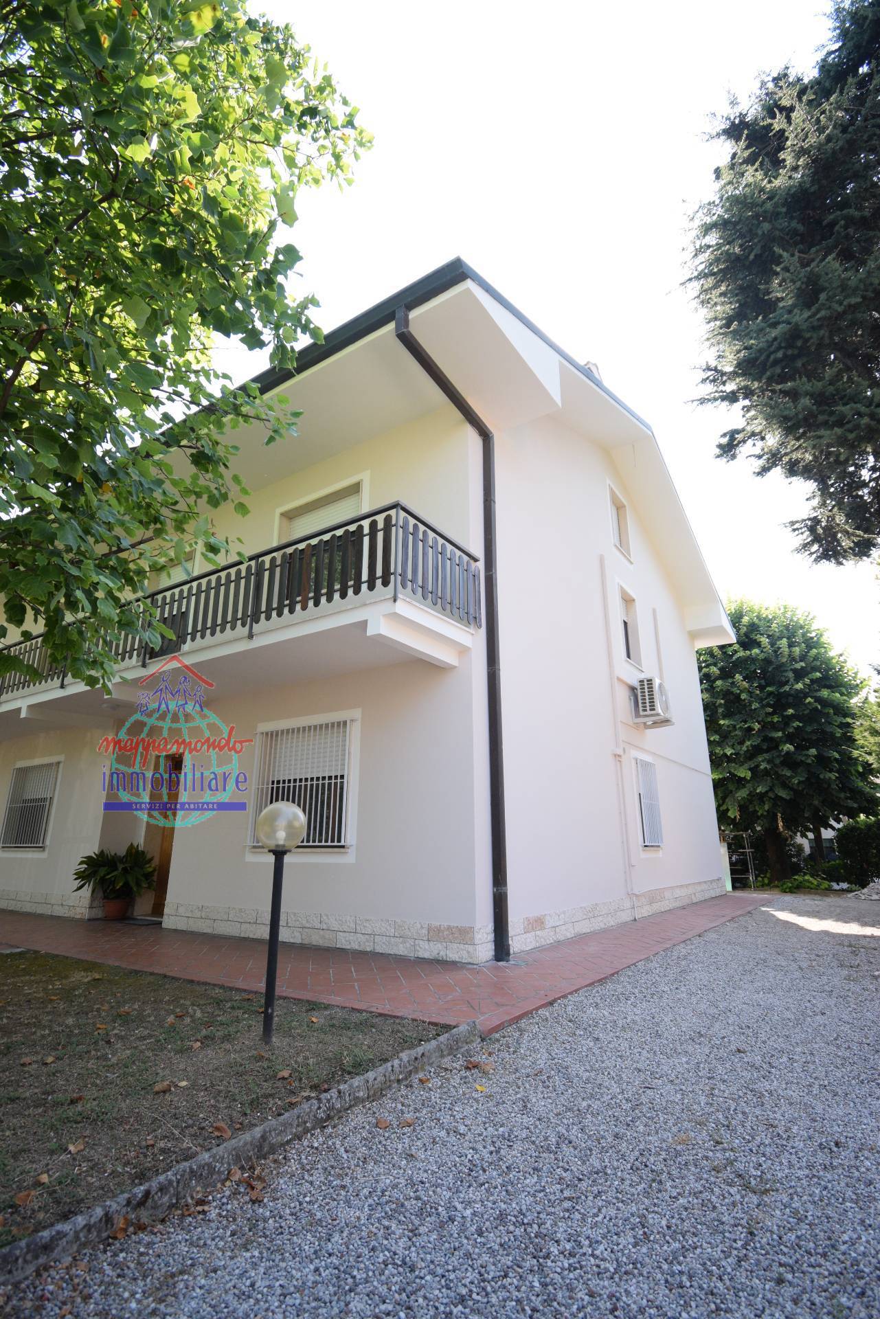 Bi-Tri-Quadrifamiliare in affitto a Cento, Corporeno
