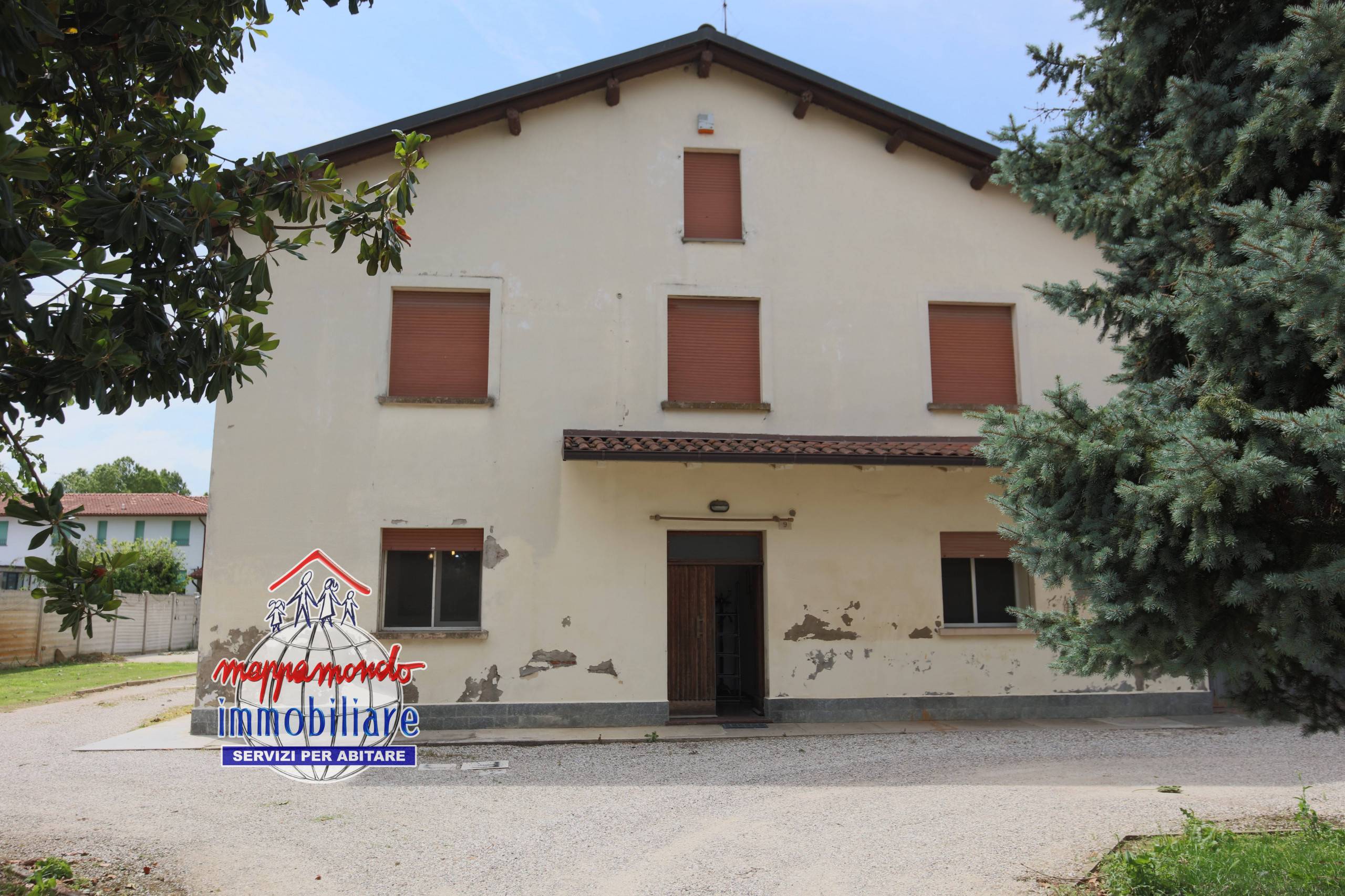 Bi-Tri-Quadrifamiliare in vendita a Cento, Cento