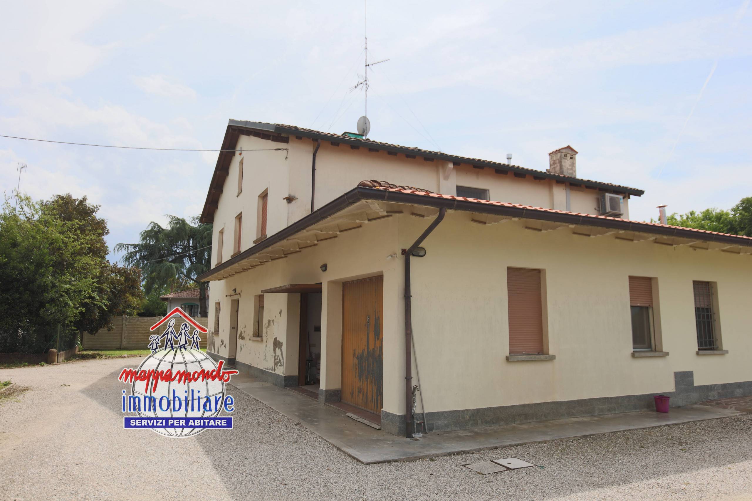 Bi-Tri-Quadrifamiliare in vendita a Cento, Cento