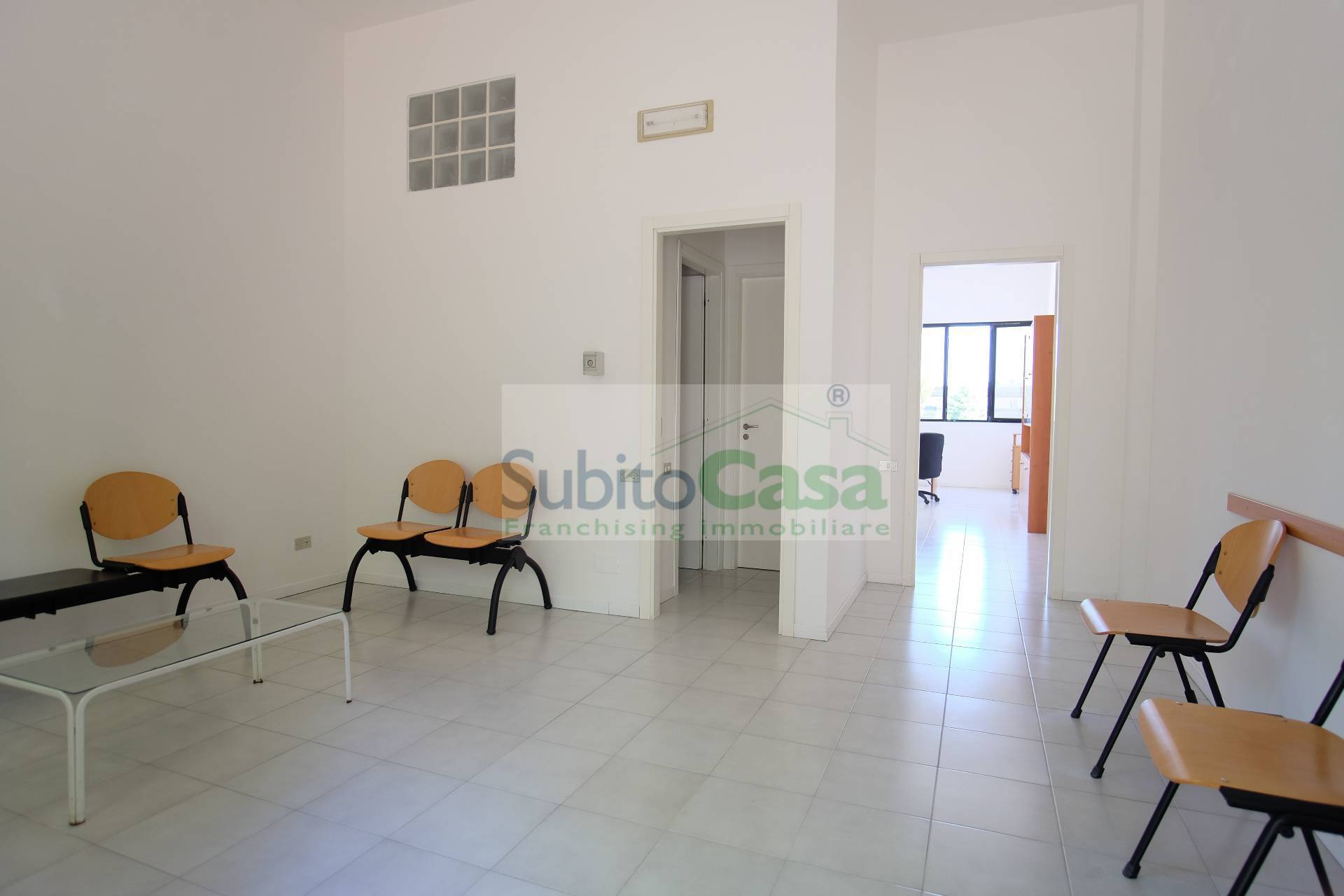 Ufficio in vendita a Chieti, Chieti Zona Levante