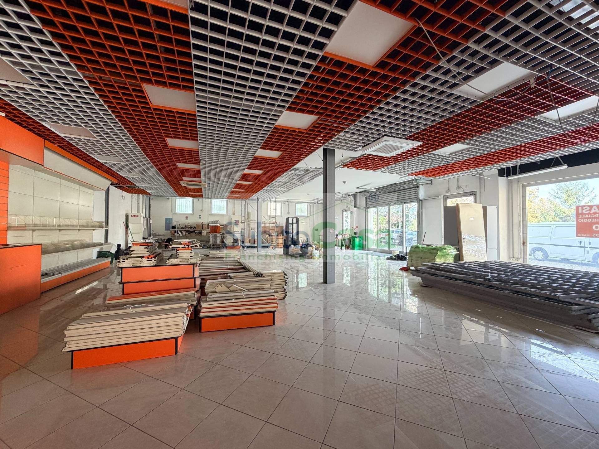 Locale commerciale in affitto a San Giovanni Teatino, Sambuceto