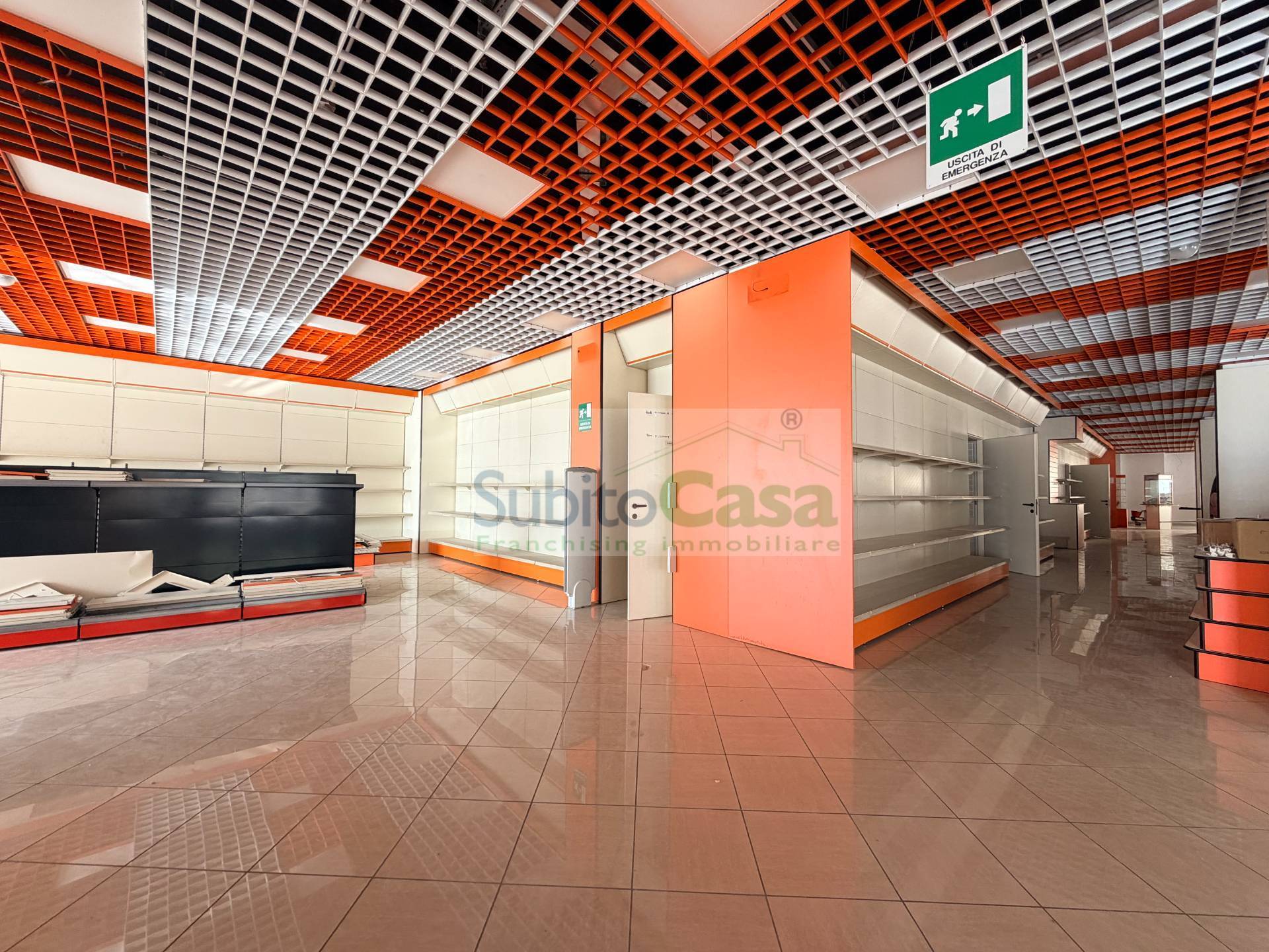 Locale commerciale in affitto a San Giovanni Teatino, Sambuceto