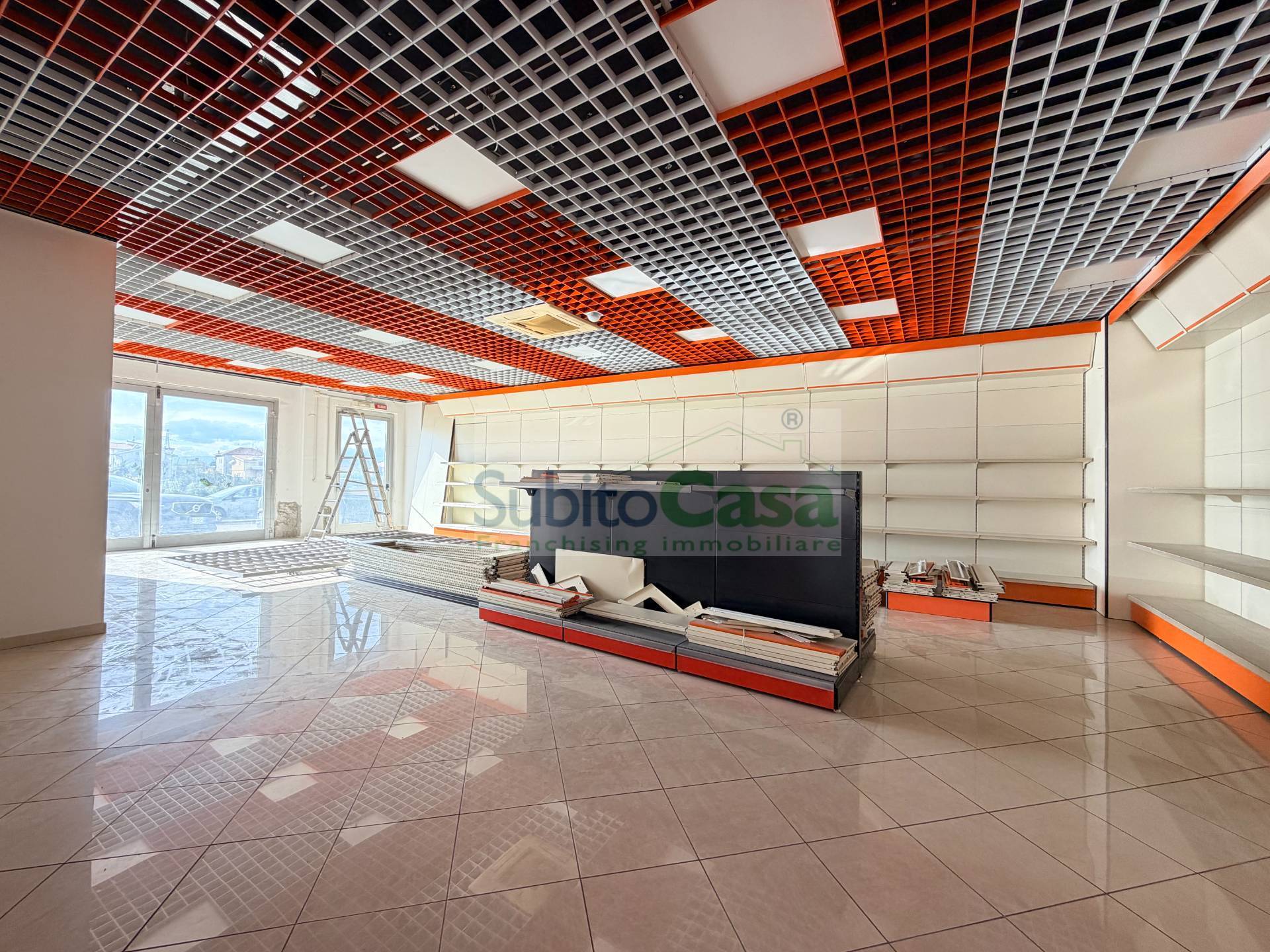 Locale commerciale in affitto a San Giovanni Teatino, Sambuceto