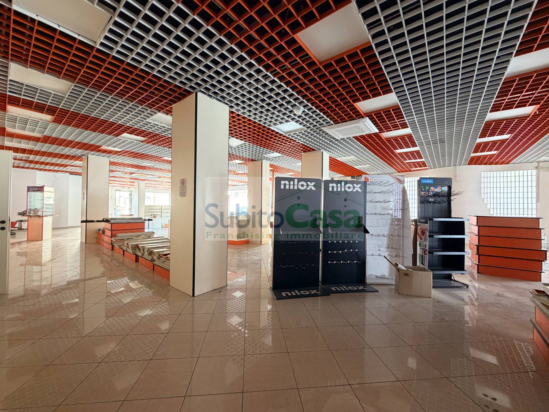 Locale commerciale in affitto a San Giovanni Teatino, Sambuceto