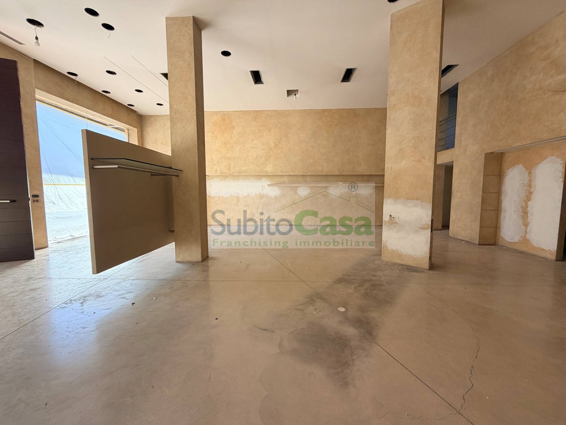 Locale commerciale in affitto a Chieti, Chieti Scalo Centro