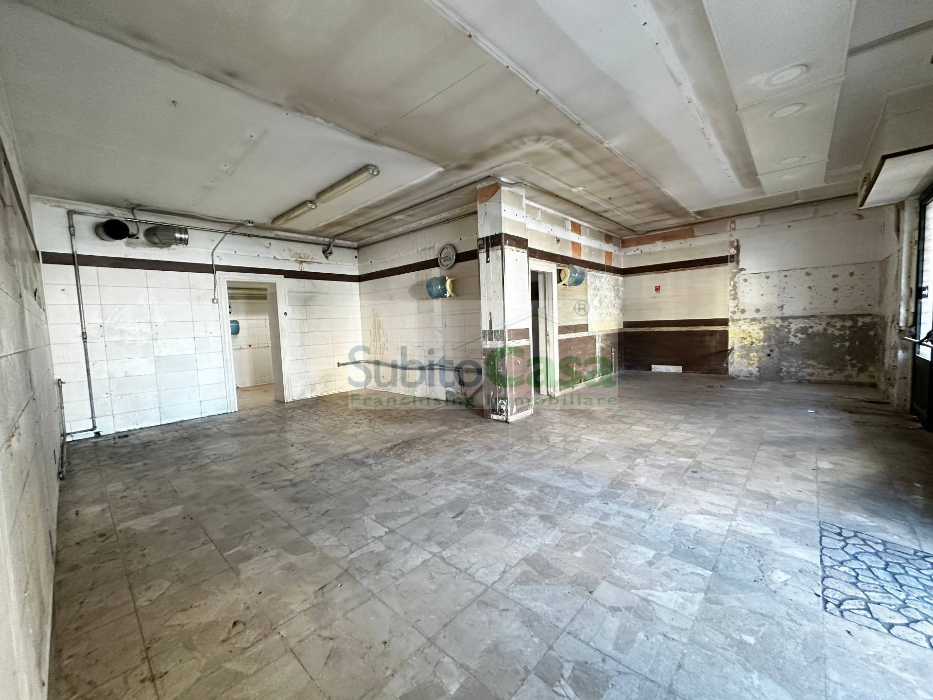 Locale commerciale in affitto a Chieti, Chieti Scalo Centro