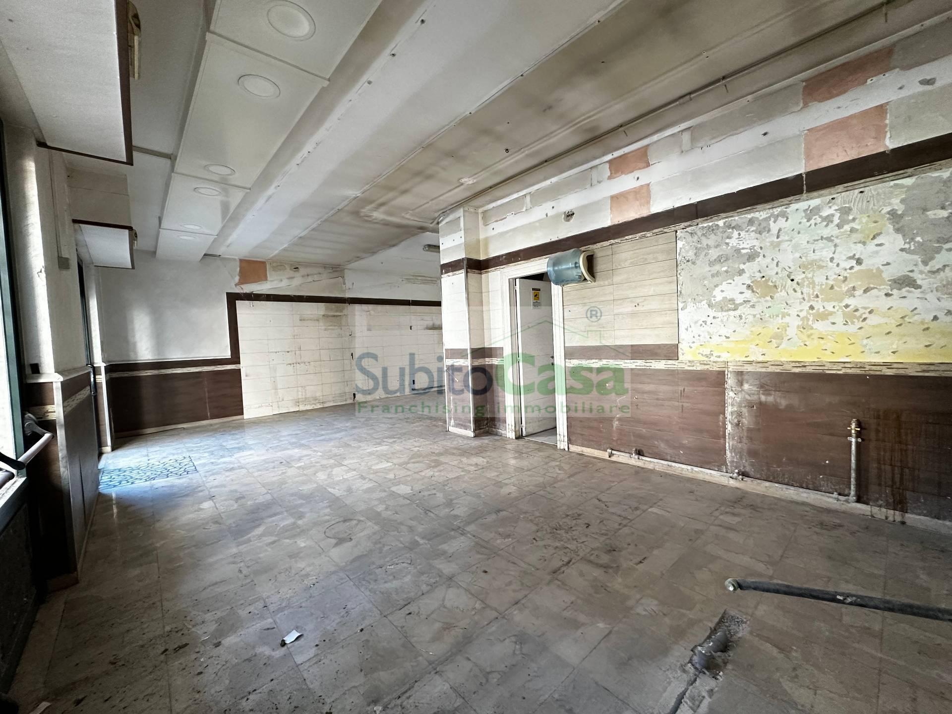 Locale commerciale in affitto a Chieti, Chieti Scalo Centro