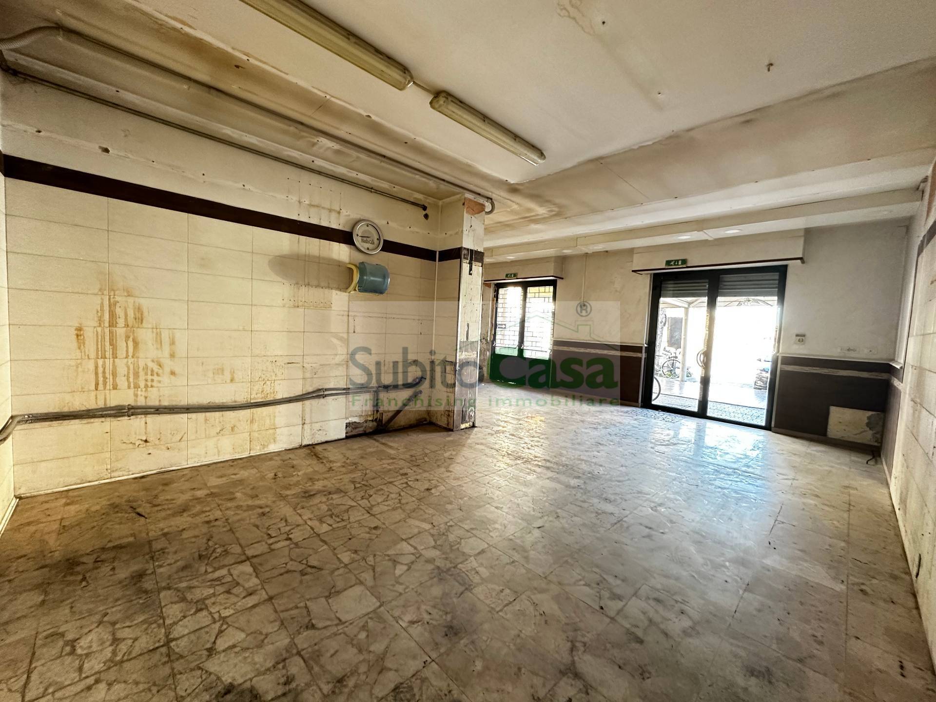 Locale commerciale in affitto a Chieti, Chieti Scalo Centro