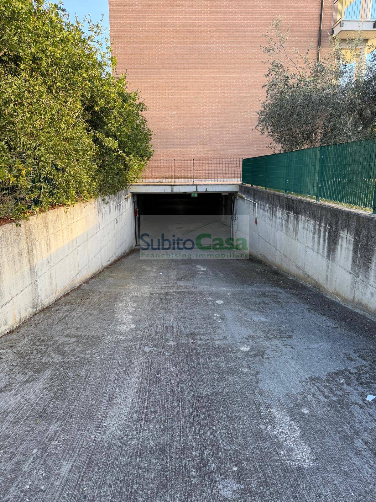 Box o garage in affitto a Chieti, Chieti Scalo Zona Villaggio Mediterraneo