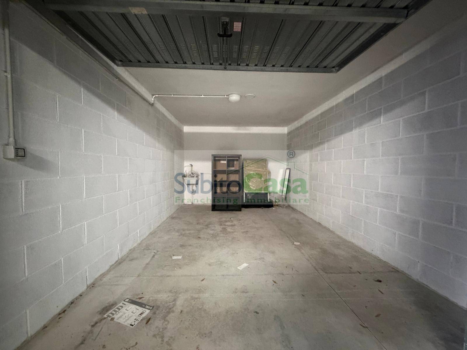 Box o garage in affitto a Chieti, Chieti Scalo Zona Villaggio Mediterraneo