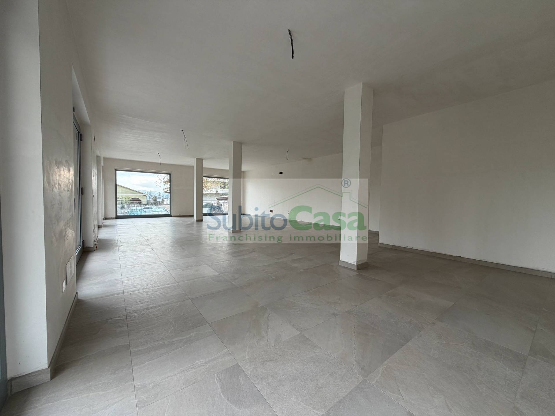 Locale commerciale in affitto a Cepagatti, Cepagatti Centro