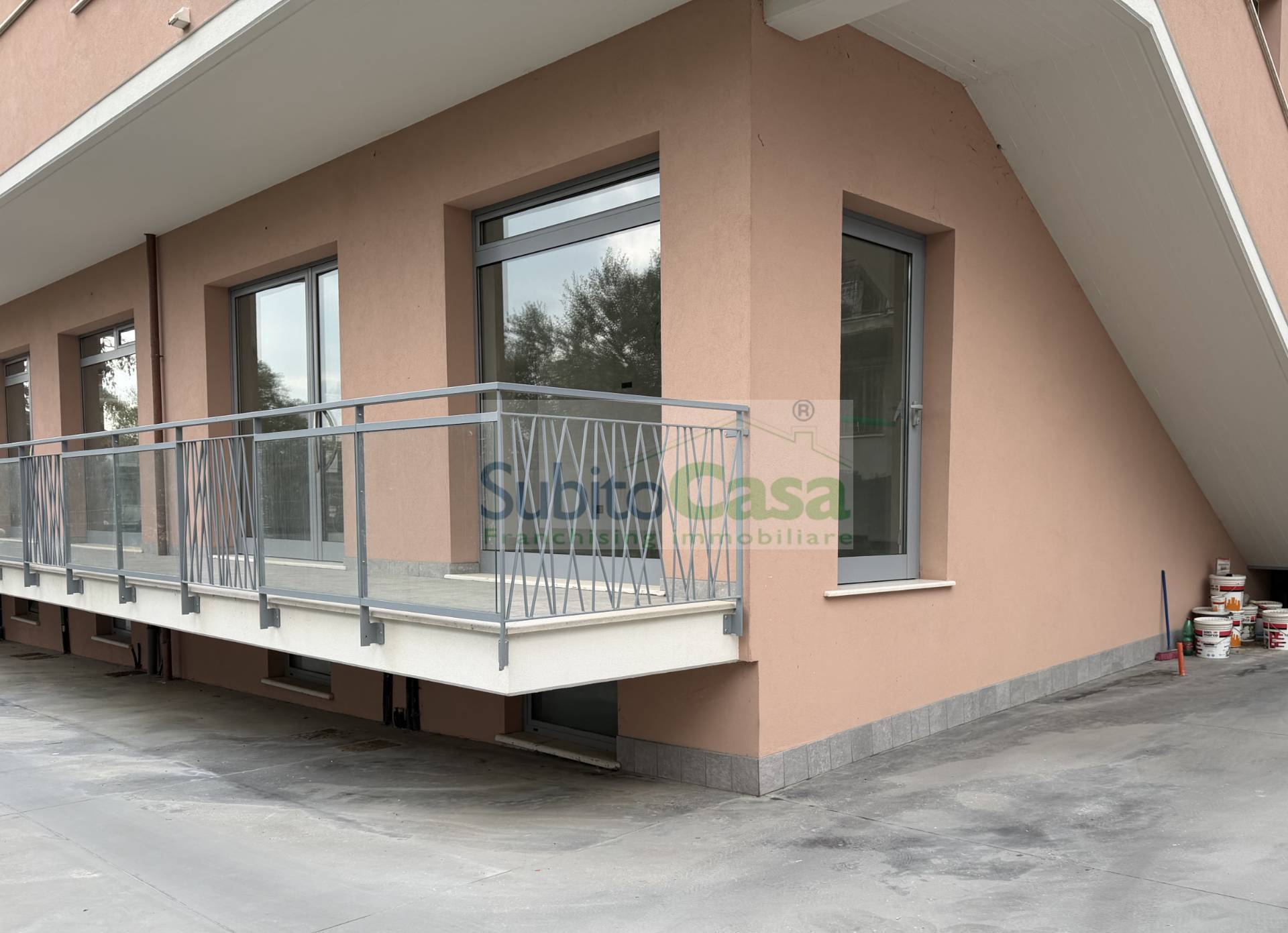 Locale commerciale in affitto a Cepagatti, Cepagatti Centro