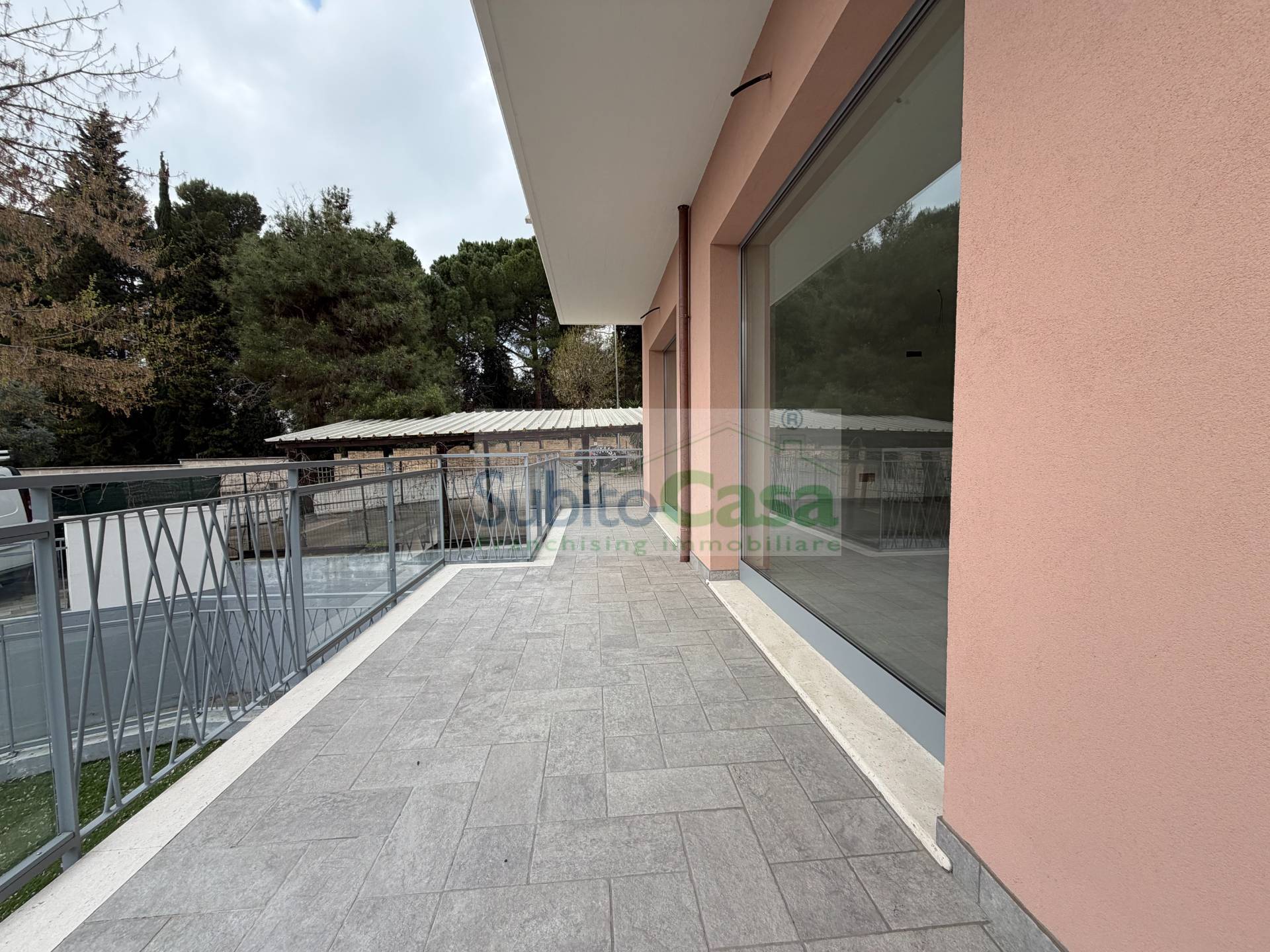 Locale commerciale in affitto a Cepagatti, Cepagatti Centro