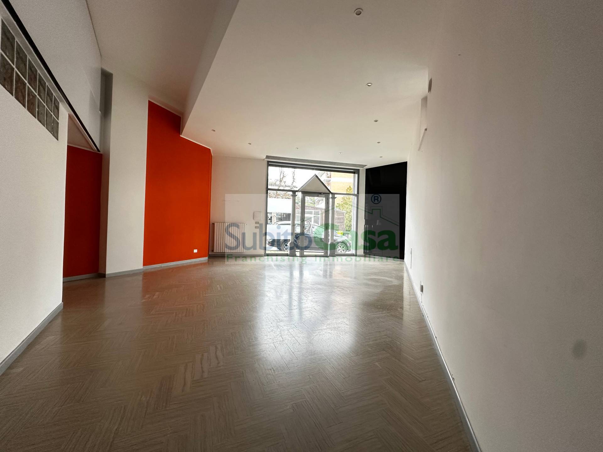 Locale commerciale in affitto a Chieti, Chieti Scalo Zona Centro