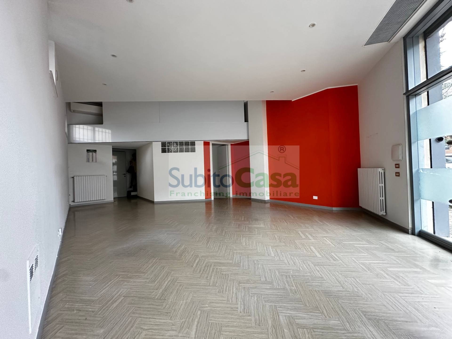 Locale commerciale in affitto a Chieti, Chieti Scalo Zona Centro
