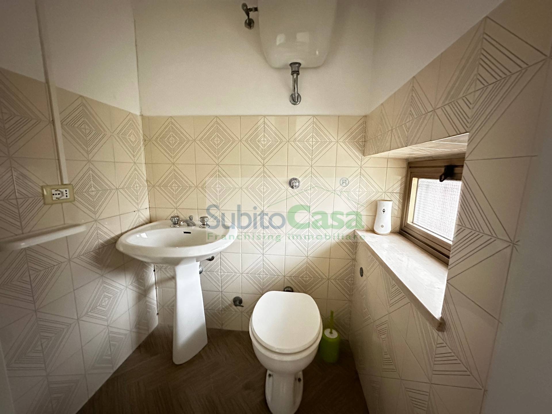 Locale commerciale in affitto a Chieti, Chieti Scalo Zona Centro