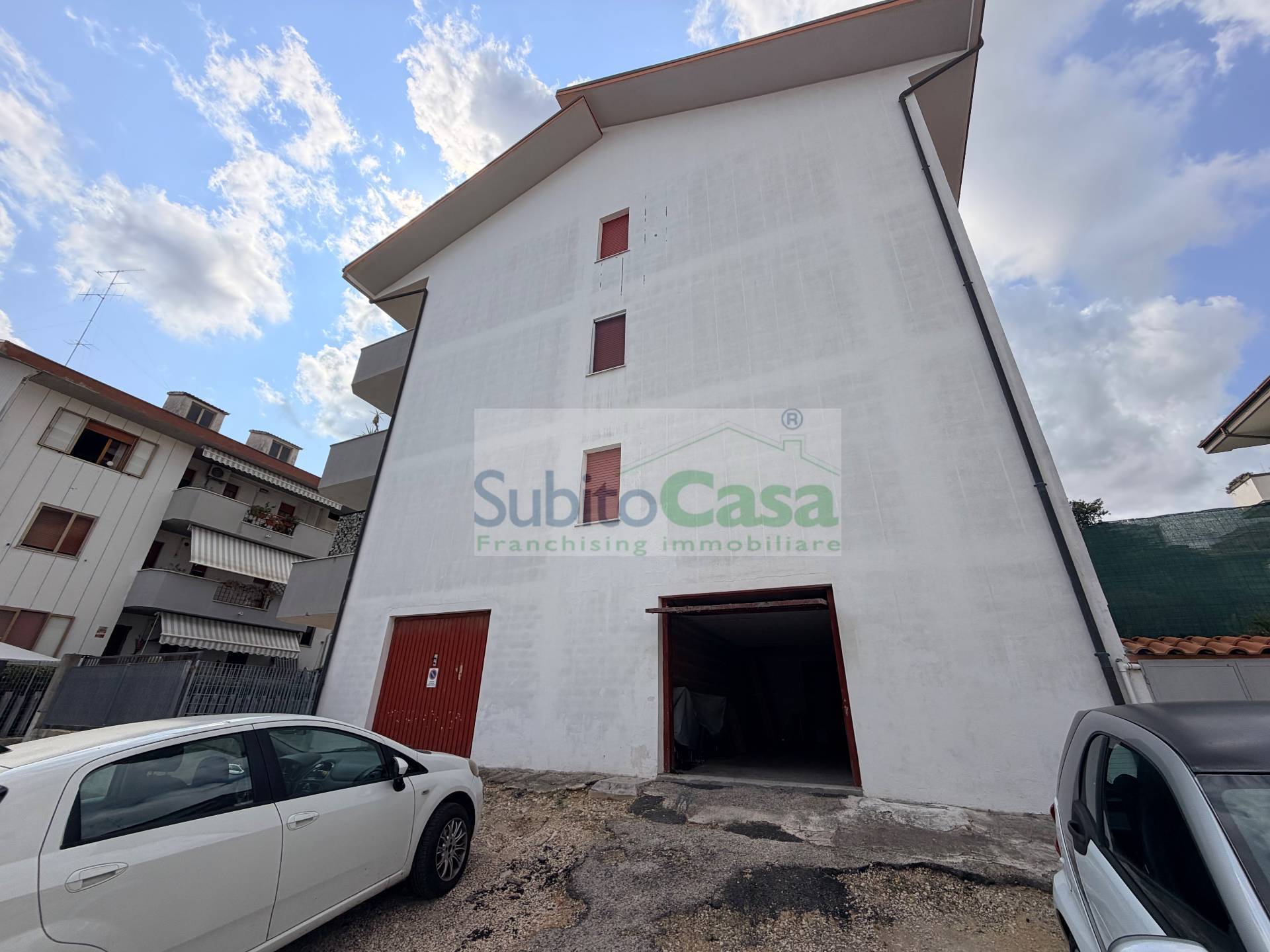 Garage in vendita a Chieti, Zona Tricalle