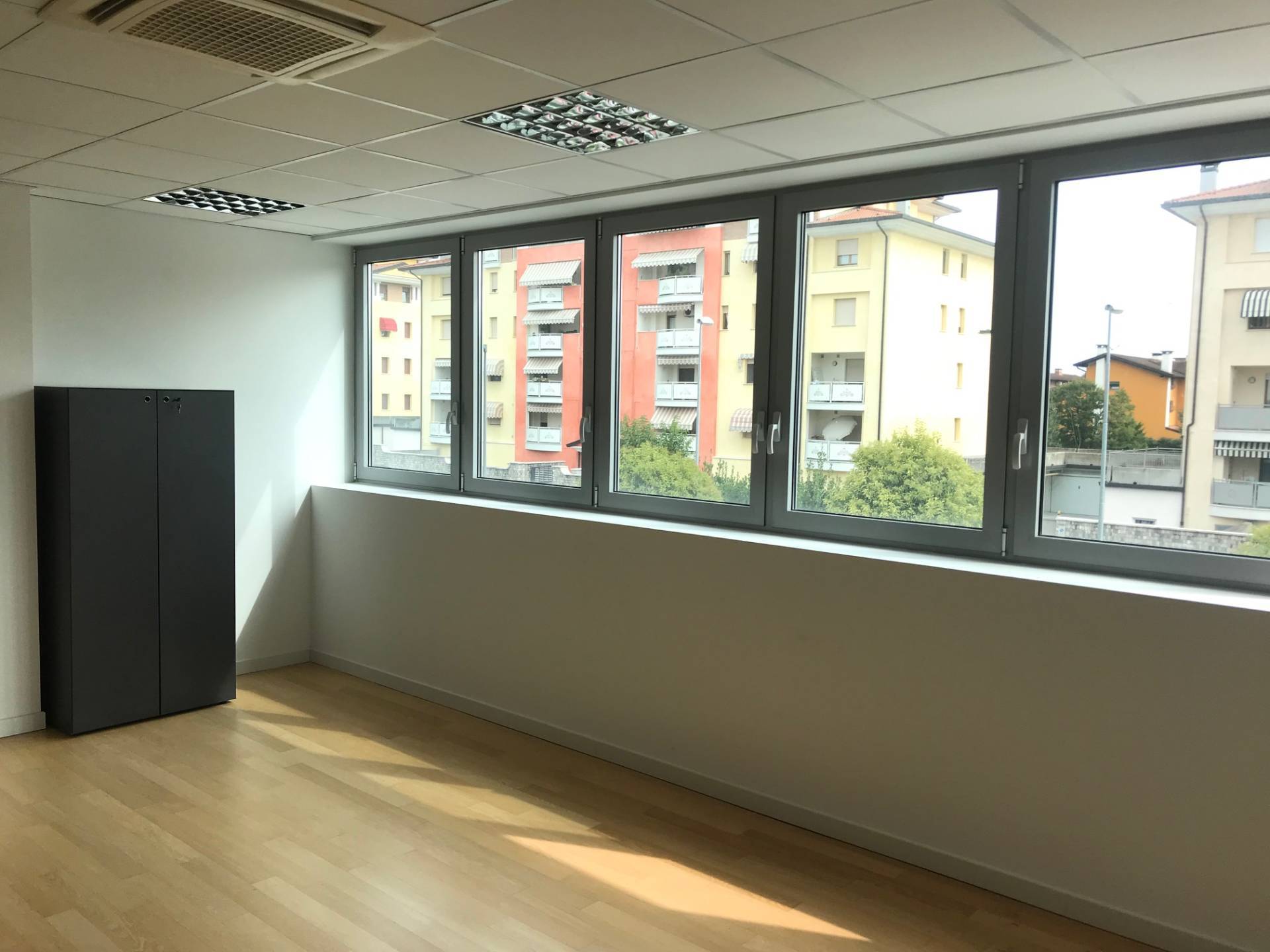 Locale commerciale in vendita a Cordenons