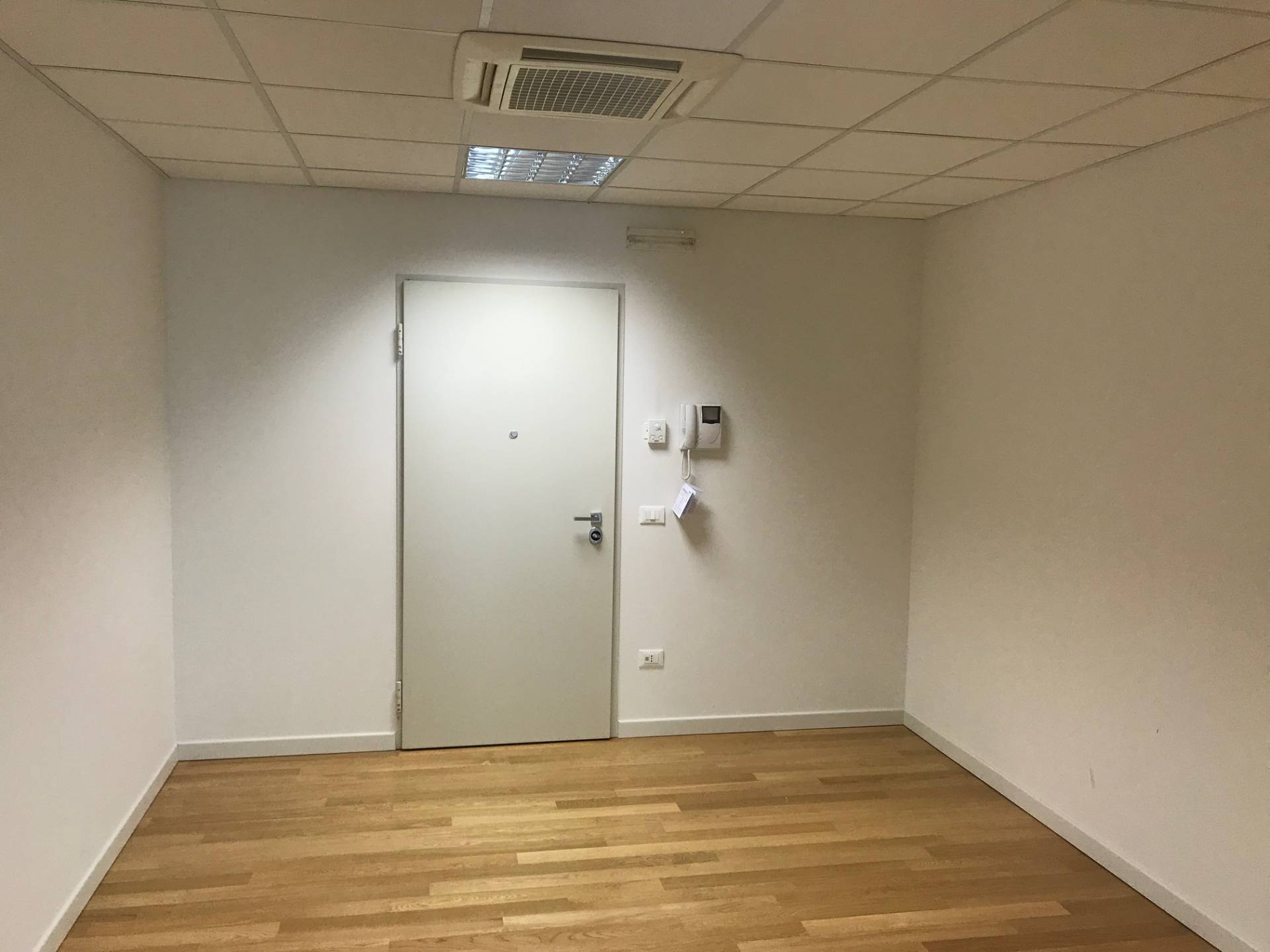 Locale commerciale in vendita a Cordenons