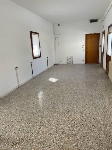 Studio/Ufficio in vendita a Pordenone, Torre