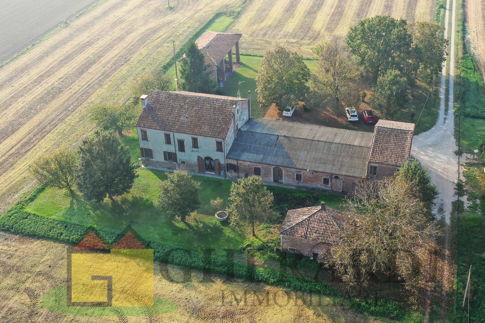 Rustico/Casale in vendita a Vigarano Mainarda, Coronella Fuori Paese