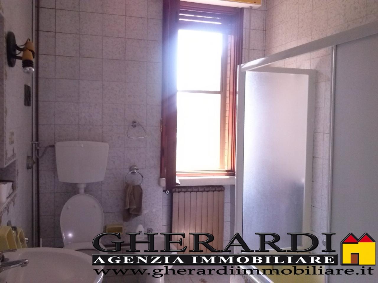 Camera in appartamento in affitto a Ferrara, Entro Mura