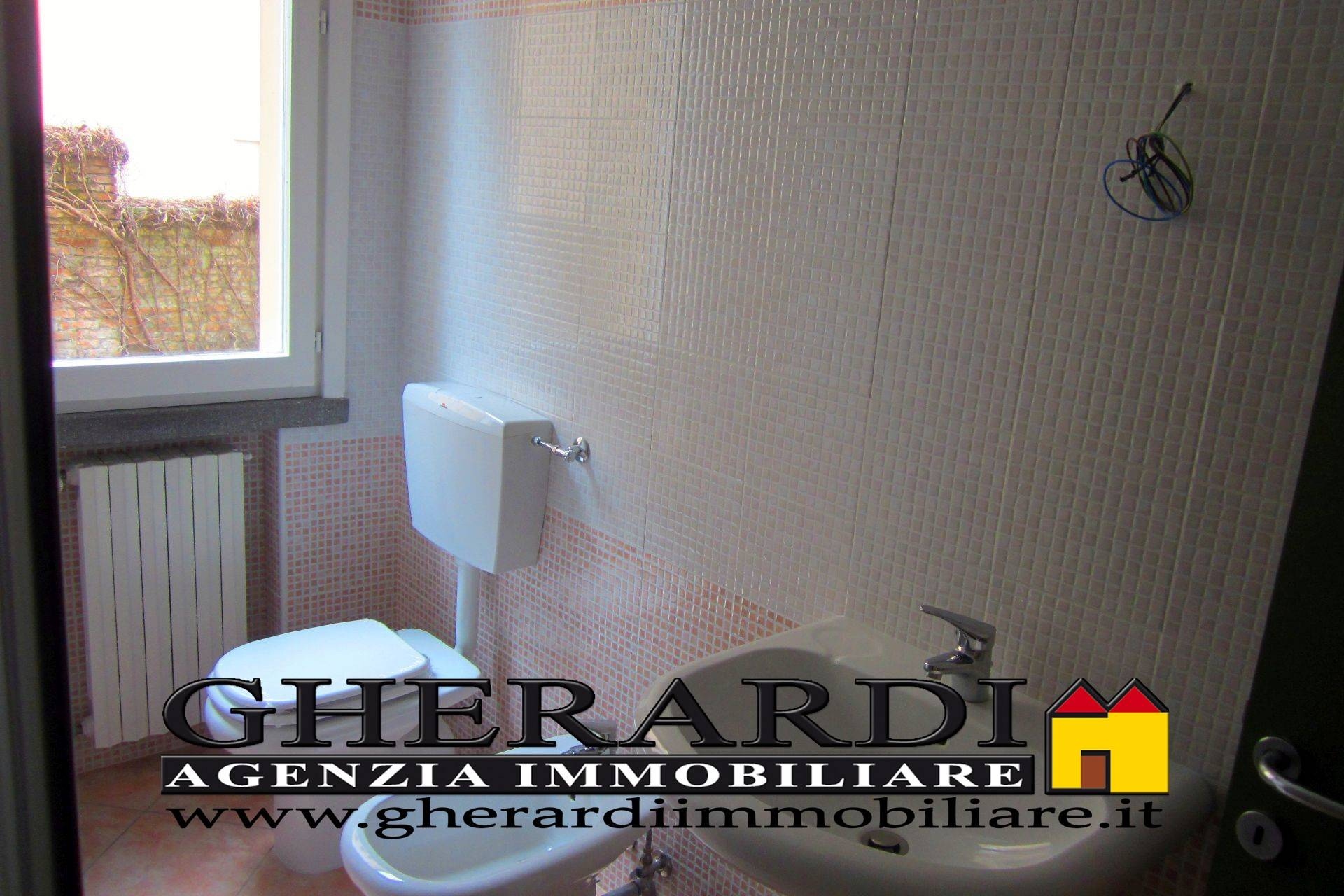 Camera in appartamento in affitto a Ferrara, Entro Mura