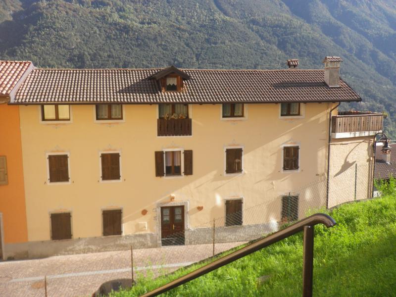 Vendesi casa indipendente con terrazzo a Pieve di Bono