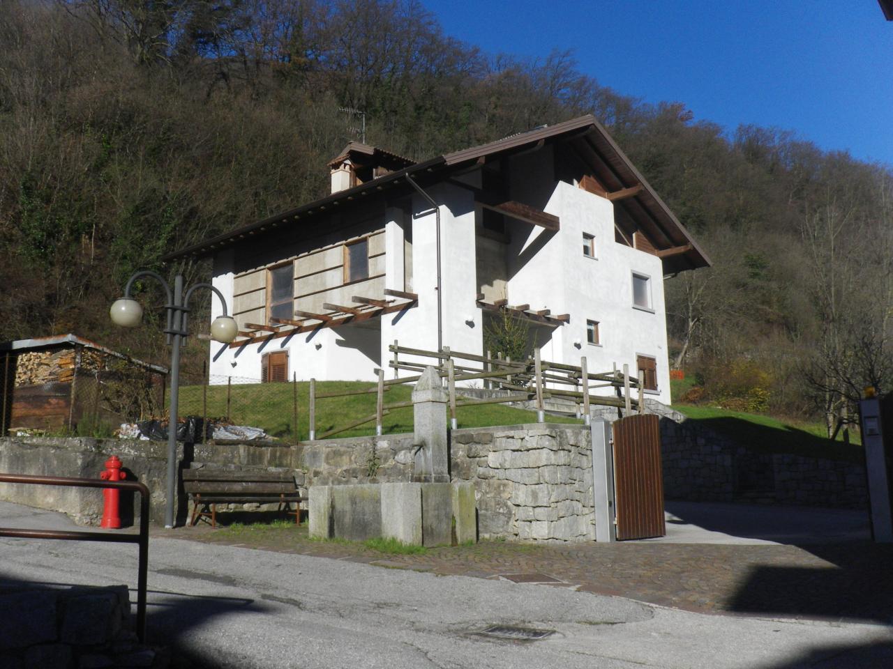 Casa indipendente con terrazzo Pieve di Bono strada