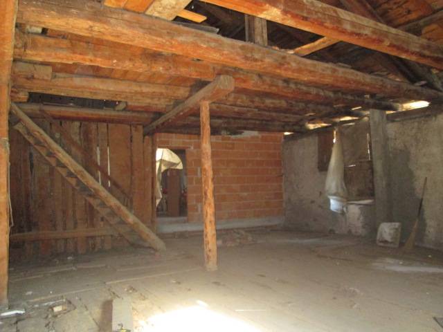 Porzione di casa in vendita a Roncone