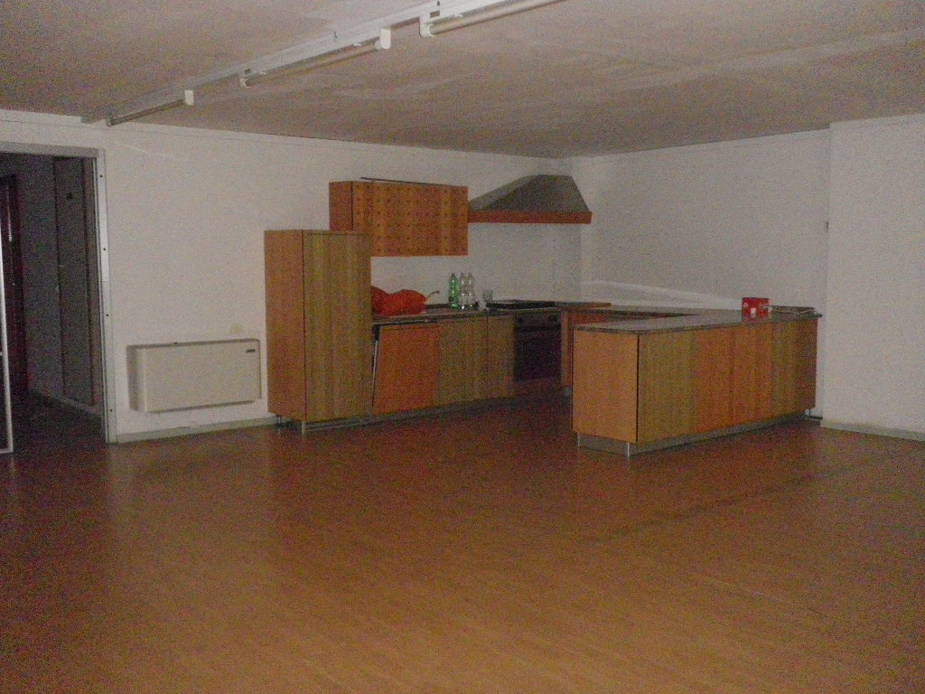 Locale commerciale in affitto a Storo