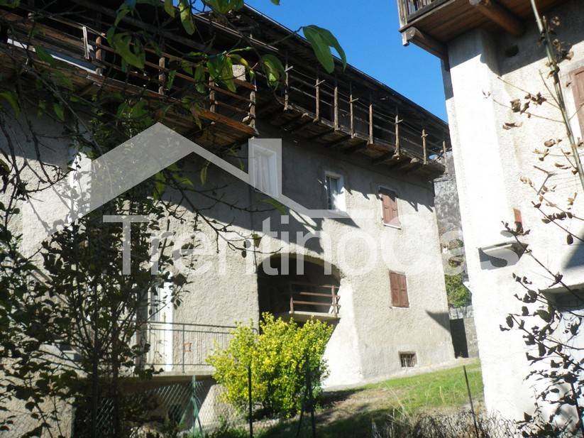 Porzione di casa in vendita a San Lorenzo in Banale, Dolaso