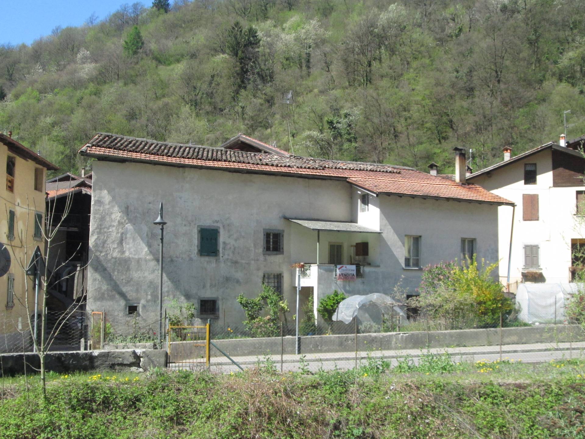 Casa Indipendente in vendita a Pieve di Bono, Strada