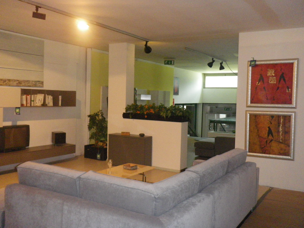 Locale commerciale in affitto a Storo