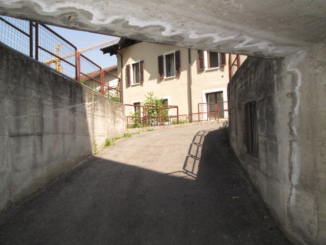 Negozio in affitto a Tione di Trento