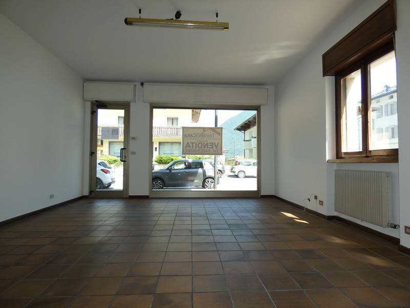 Negozio in vendita a Tione di Trento