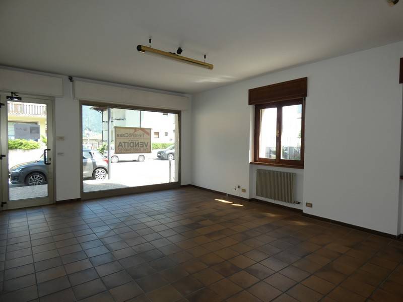 Negozio in vendita a Tione di Trento