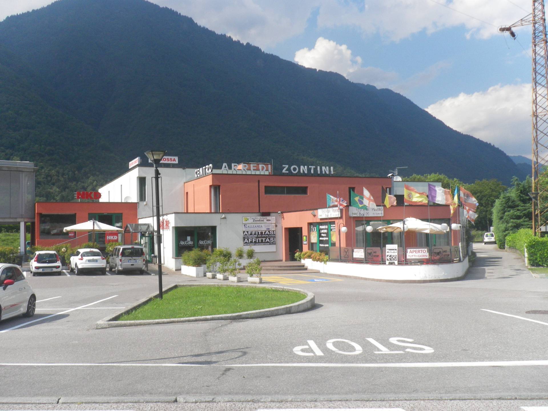 Locale commerciale in affitto a Storo